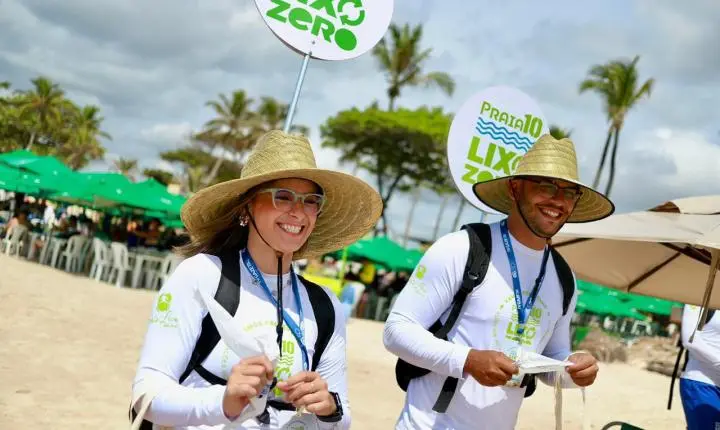 Governo de Alagoas marca presença em ação socioambiental na Praia do Francês