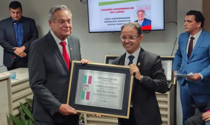 Homenagem em Rio Largo: Ronaldo Lessa recebe título de cidadão honorário em sessão solene