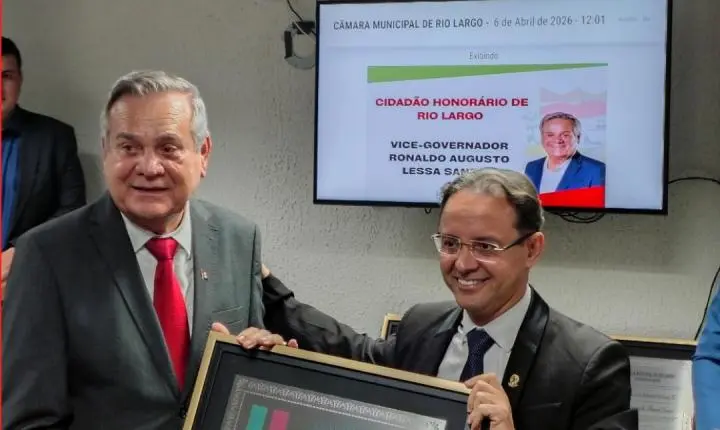 Homenagem em Rio Largo: Ronaldo Lessa recebe título de cidadão honorário em sessão solene