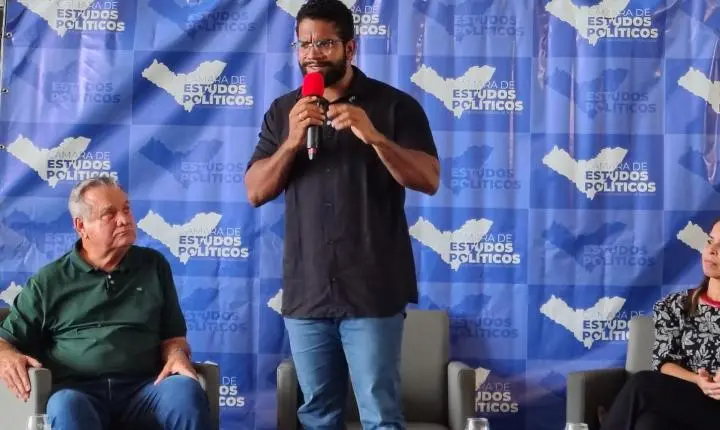 Jones Manoel defende aplicativo público, questiona a escala 6x1 e critica juros altos dos bancos em evento na UFAL