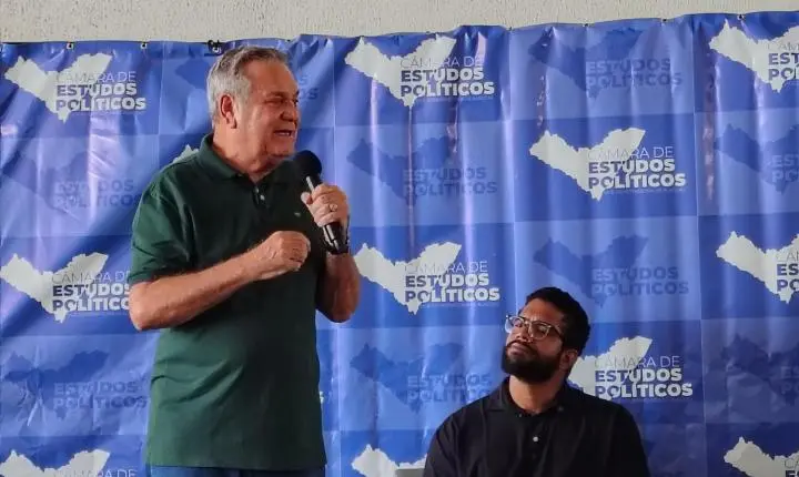 Jones Manoel defende aplicativo público, questiona a escala 6x1 e critica juros altos dos bancos em evento na UFAL