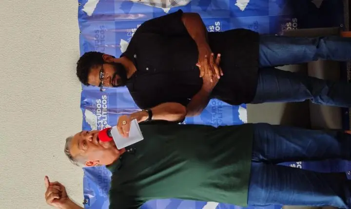 Jones Manoel defende aplicativo público, questiona a escala 6x1 e critica juros altos dos bancos em evento na UFAL