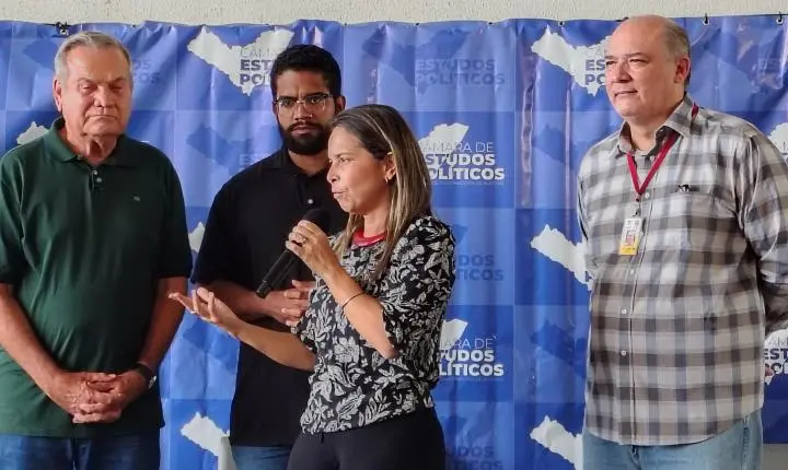 Jones Manoel defende aplicativo público, questiona a escala 6x1 e critica juros altos dos bancos em evento na UFAL