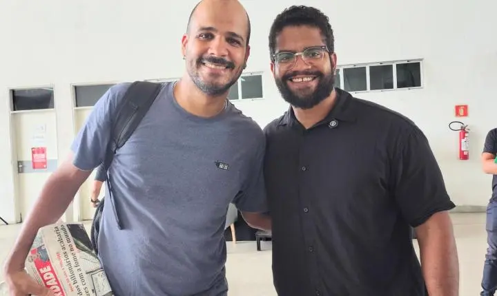 Jones Manoel defende aplicativo público, questiona a escala 6x1 e critica juros altos dos bancos em evento na UFAL