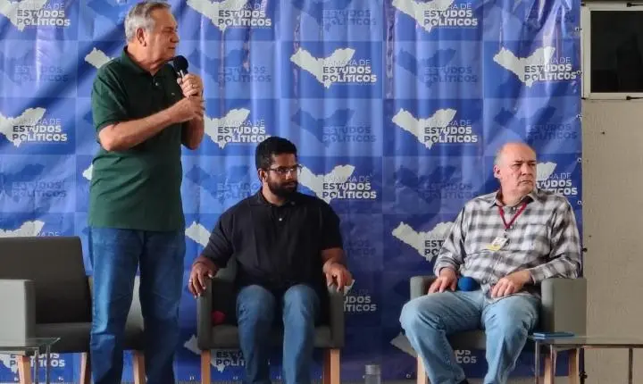 Jones Manoel defende aplicativo público, questiona a escala 6x1 e critica juros altos dos bancos em evento na UFAL