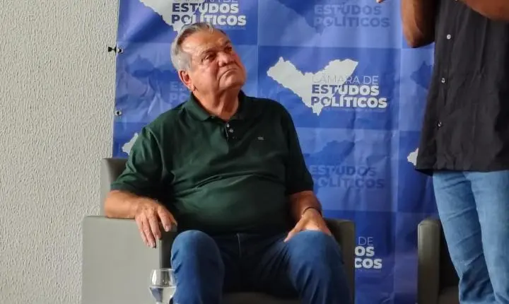 Jones Manoel defende aplicativo público, questiona a escala 6x1 e critica juros altos dos bancos em evento na UFAL