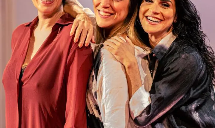 Júlia Rabello, Maria Clara Gueiros e Priscila Castello Branco chegam a Maceió com o espetáculo “Agora é que são elas”