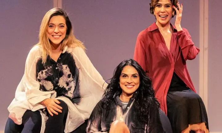 Júlia Rabello, Maria Clara Gueiros e Priscila Castello Branco chegam a Maceió com o espetáculo “Agora é que são elas”