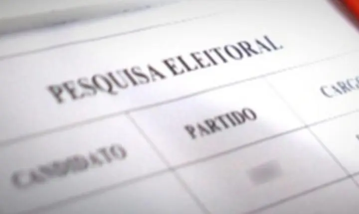 Pesquisa eleitoral entra em campo e leva cartão vermelho do TRE