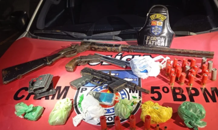 PM desarticula grupo criminoso e apreende armas e drogas durante operação no Benedito Bentes