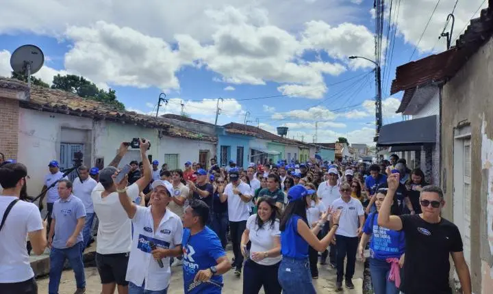 Renan Filho, Renan Calheiros e Paulo Dantas comandam adesivaço e caminhada em Arapiraca 