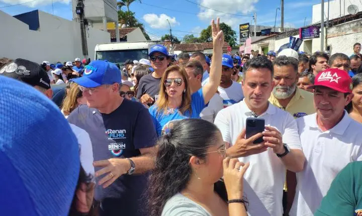 Renan Filho, Renan Calheiros e Paulo Dantas comandam adesivaço e caminhada em Arapiraca 