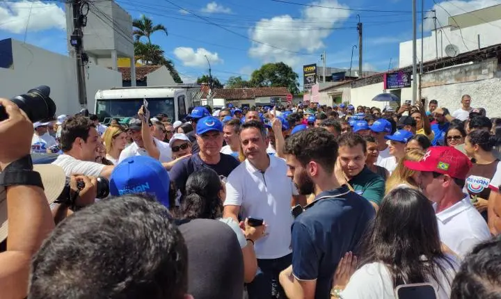 Renan Filho, Renan Calheiros e Paulo Dantas comandam adesivaço e caminhada em Arapiraca 