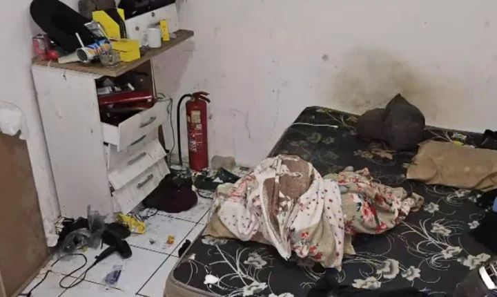 Sem luz e em meio à sujeira: ex-servidora da Justiça é resgatada após maus-tratos do próprio filho