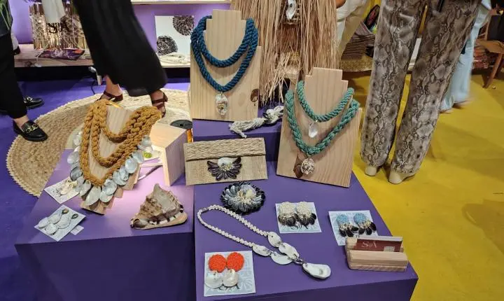 SHIÁ leva biojoias autorais da Barra de São Miguel à ARTNOR, em Maceió, no Jaraguá