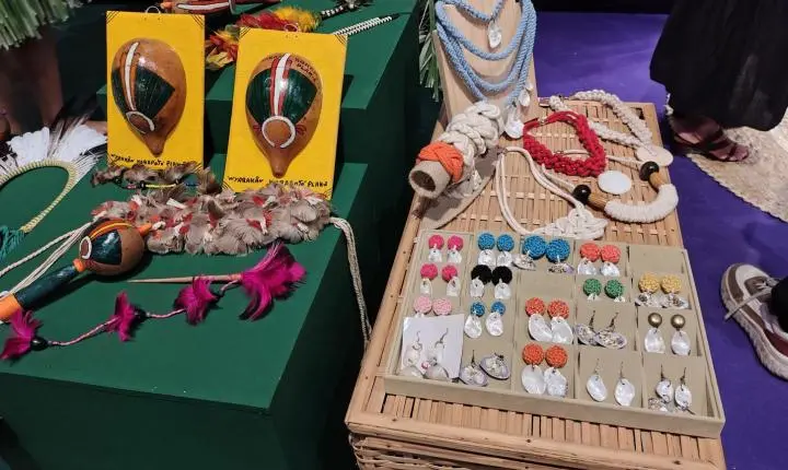 SHIÁ leva biojoias autorais da Barra de São Miguel à ARTNOR, em Maceió, no Jaraguá