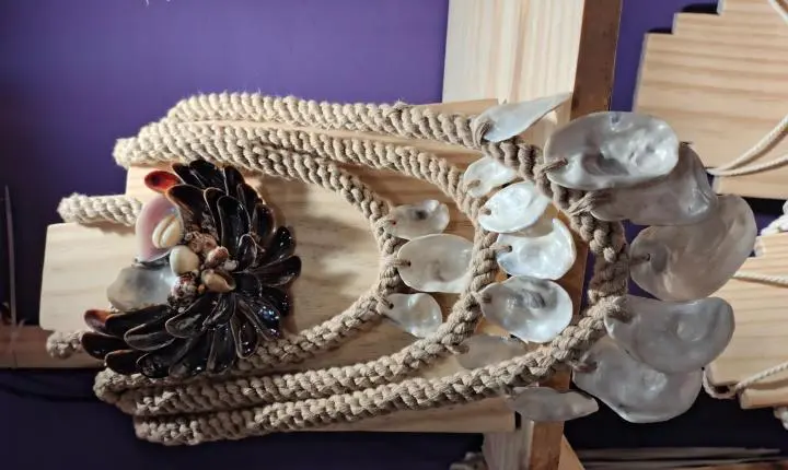 SHIÁ leva biojoias autorais da Barra de São Miguel à ARTNOR, em Maceió, no Jaraguá