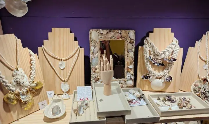 SHIÁ leva biojoias autorais da Barra de São Miguel à ARTNOR, em Maceió, no Jaraguá