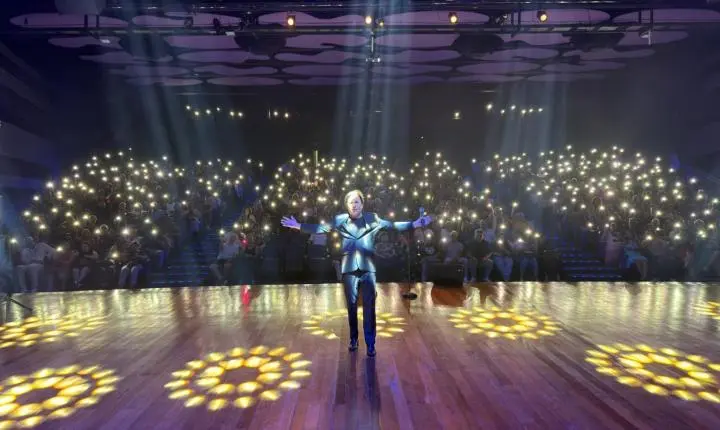 Tom Cavalcante retorna a Maceió com espetáculo “Tom Tá On” em agosto