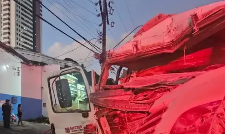 Grave engavetamento deixa três vítimas presas às ferragens na Levada, em Maceió