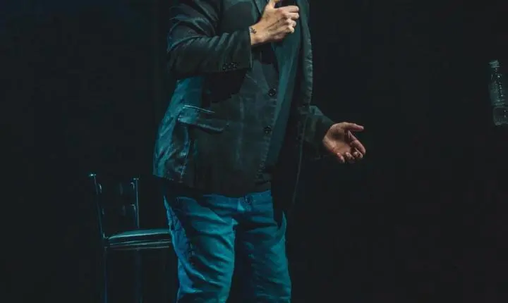 Whindersson Nunes leva turnê “Isso Definitivamente Não É Um Culto” para Arapiraca com apresentação única.