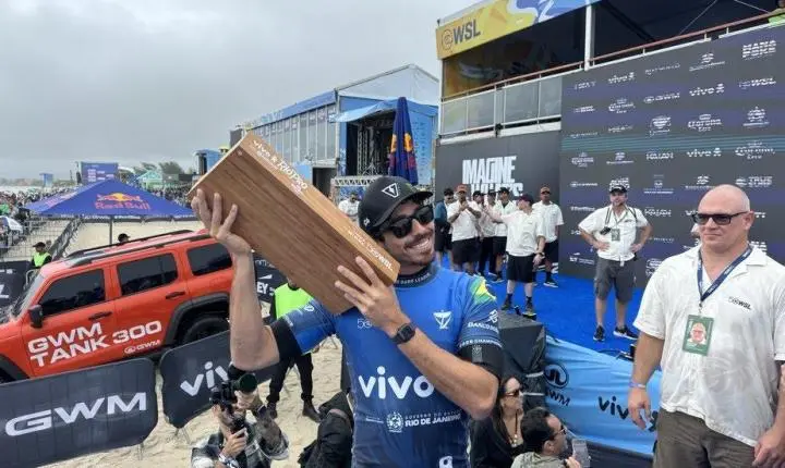 Yago Dora vence Fioravanti, conquista Saquarema e encosta na liderança do ranking mundial